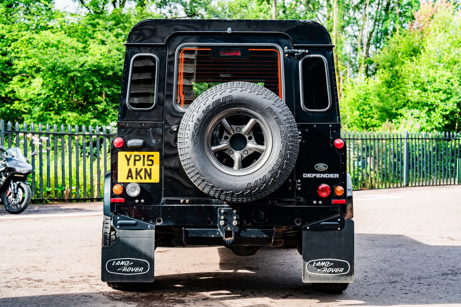 Land Rover Defender 90