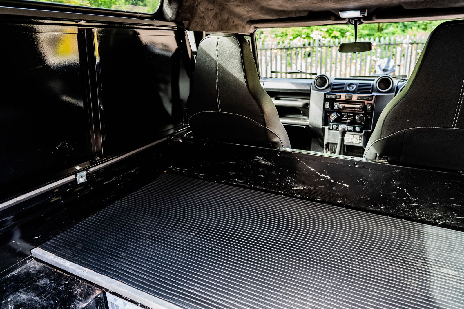Land Rover Defender 90