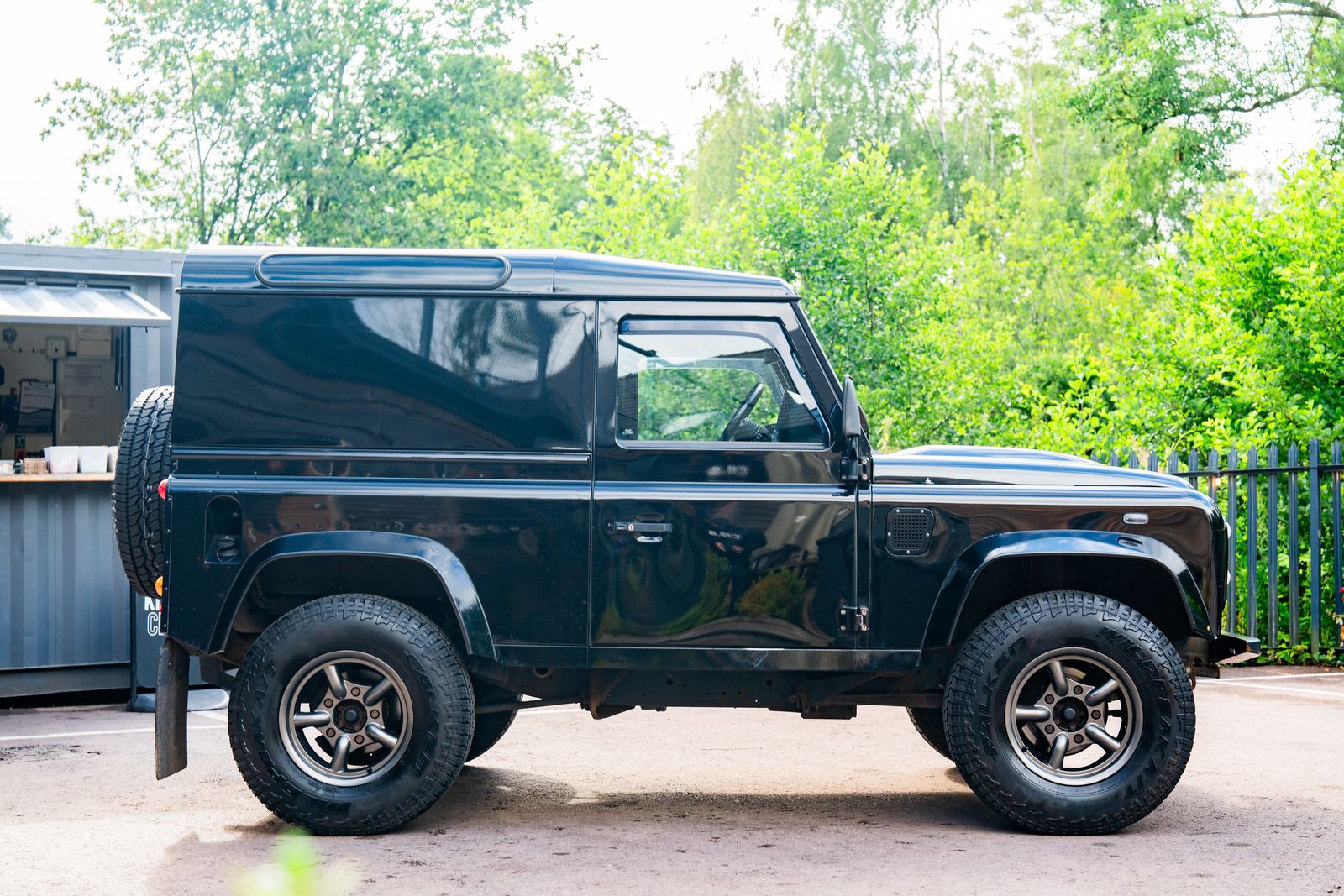 Land Rover Defender 90