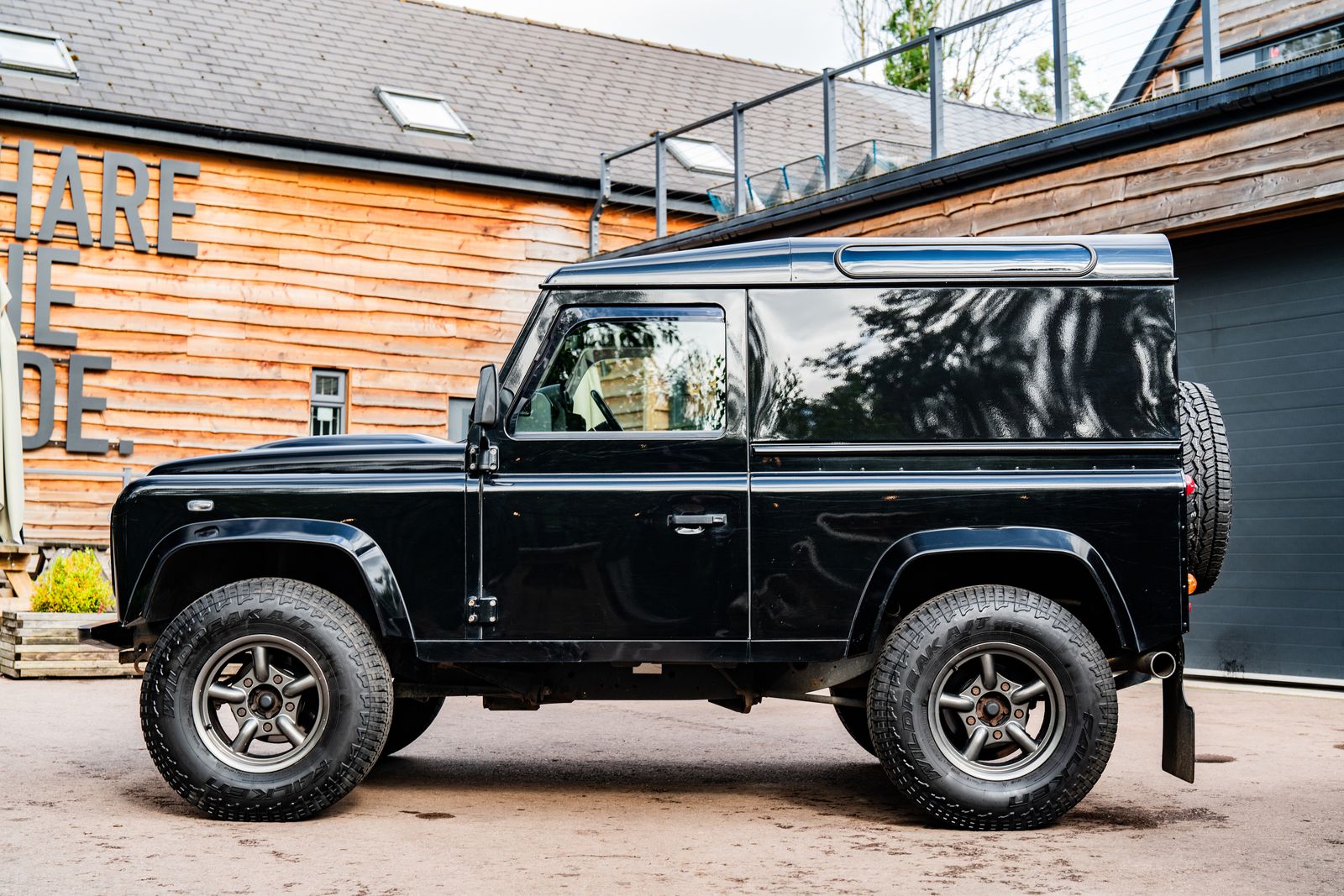 Land Rover Defender 90