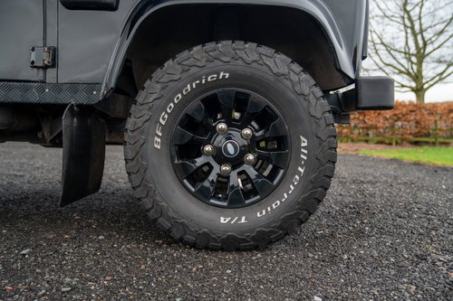 Land Rover Defender 90 8