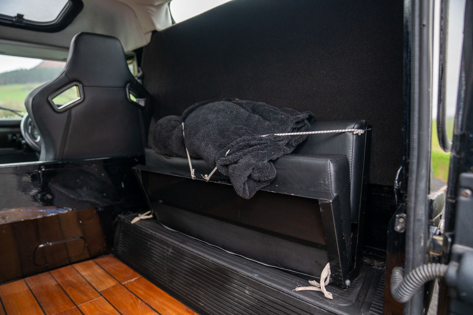 Land Rover Defender 90