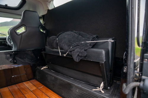 Land Rover Defender 90 36