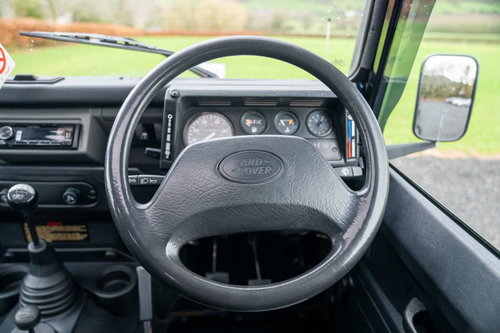 Land Rover Defender 90 39
