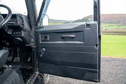 Land Rover Defender 90 20