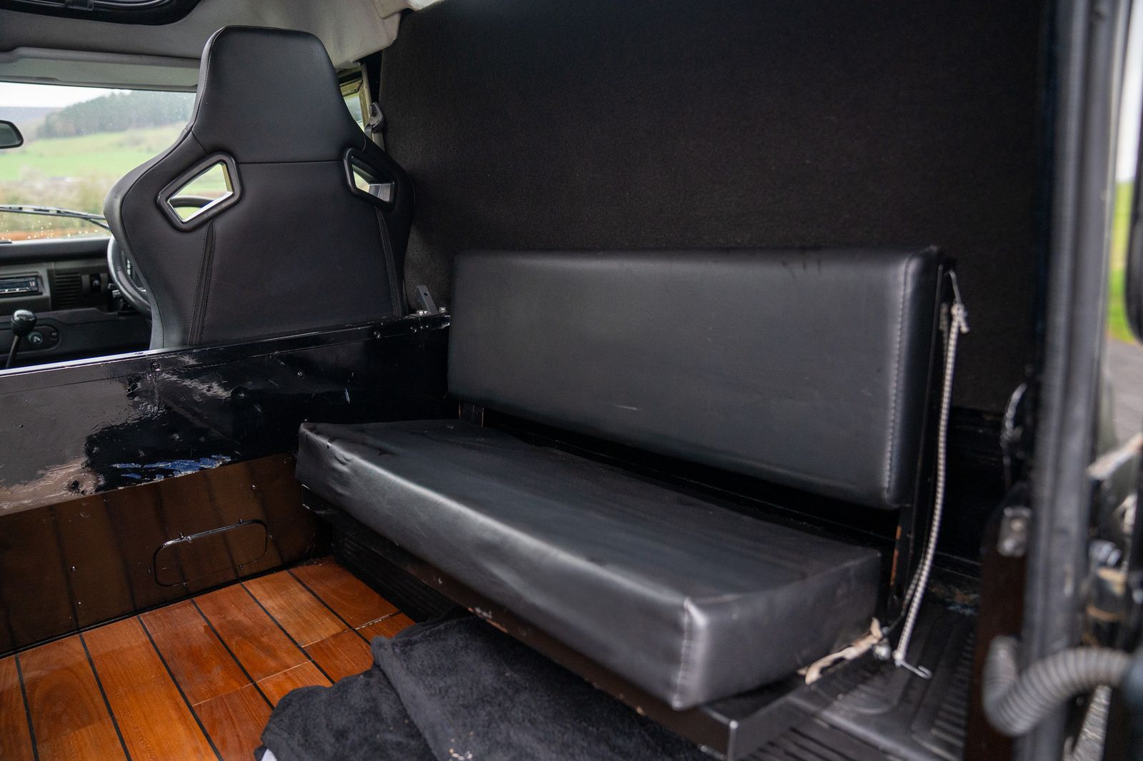 Land Rover Defender 90