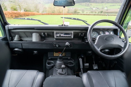 Land Rover Defender 90 38