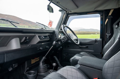 Land Rover Defender 90 29