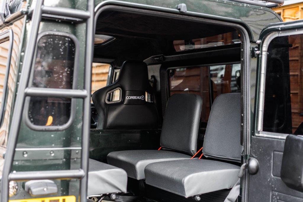 Land Rover Defender 90