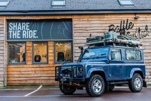 Land Rover Defender 0