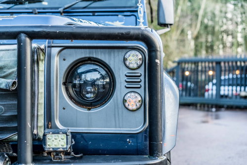 Land Rover Defender 5