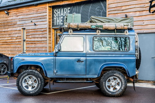 Land Rover Defender 6