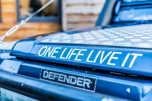 Land Rover Defender 3
