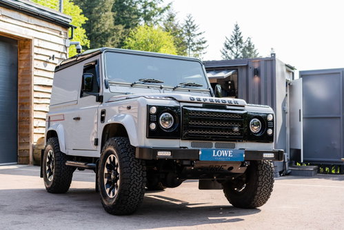 Land Rover Defender 90 2