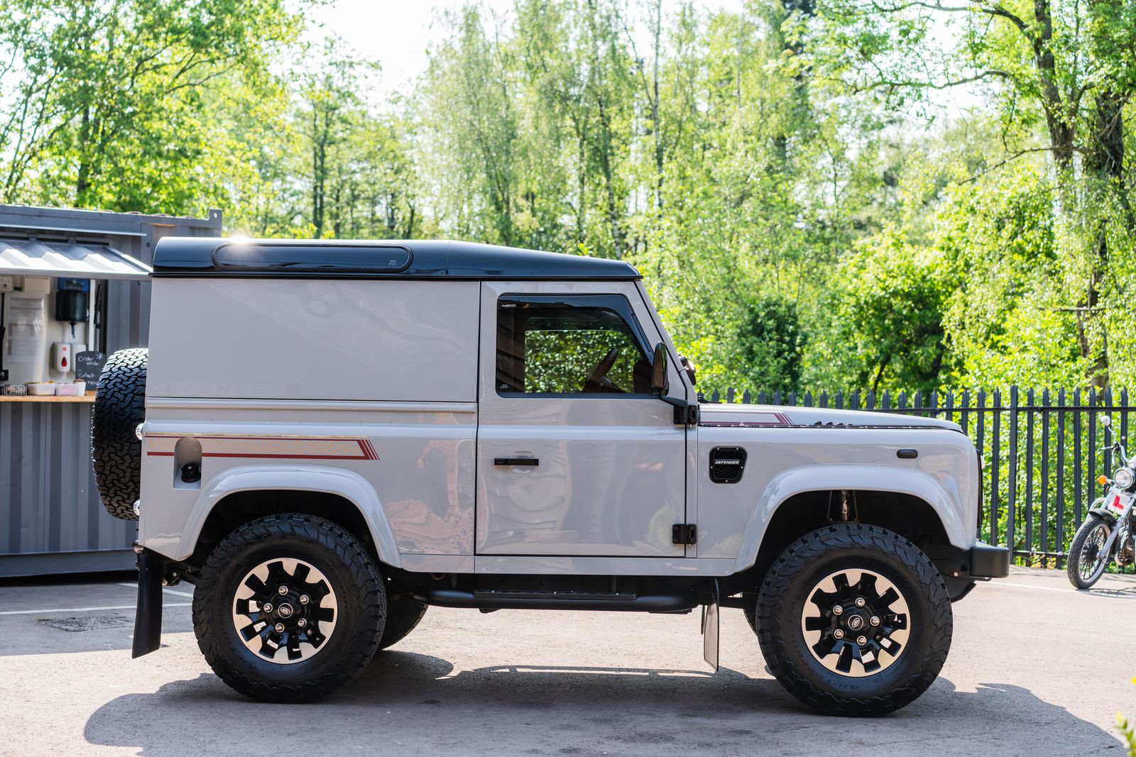 Land Rover Defender 90