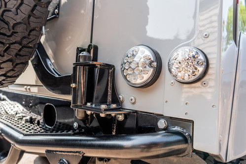 Land Rover Defender 90 28