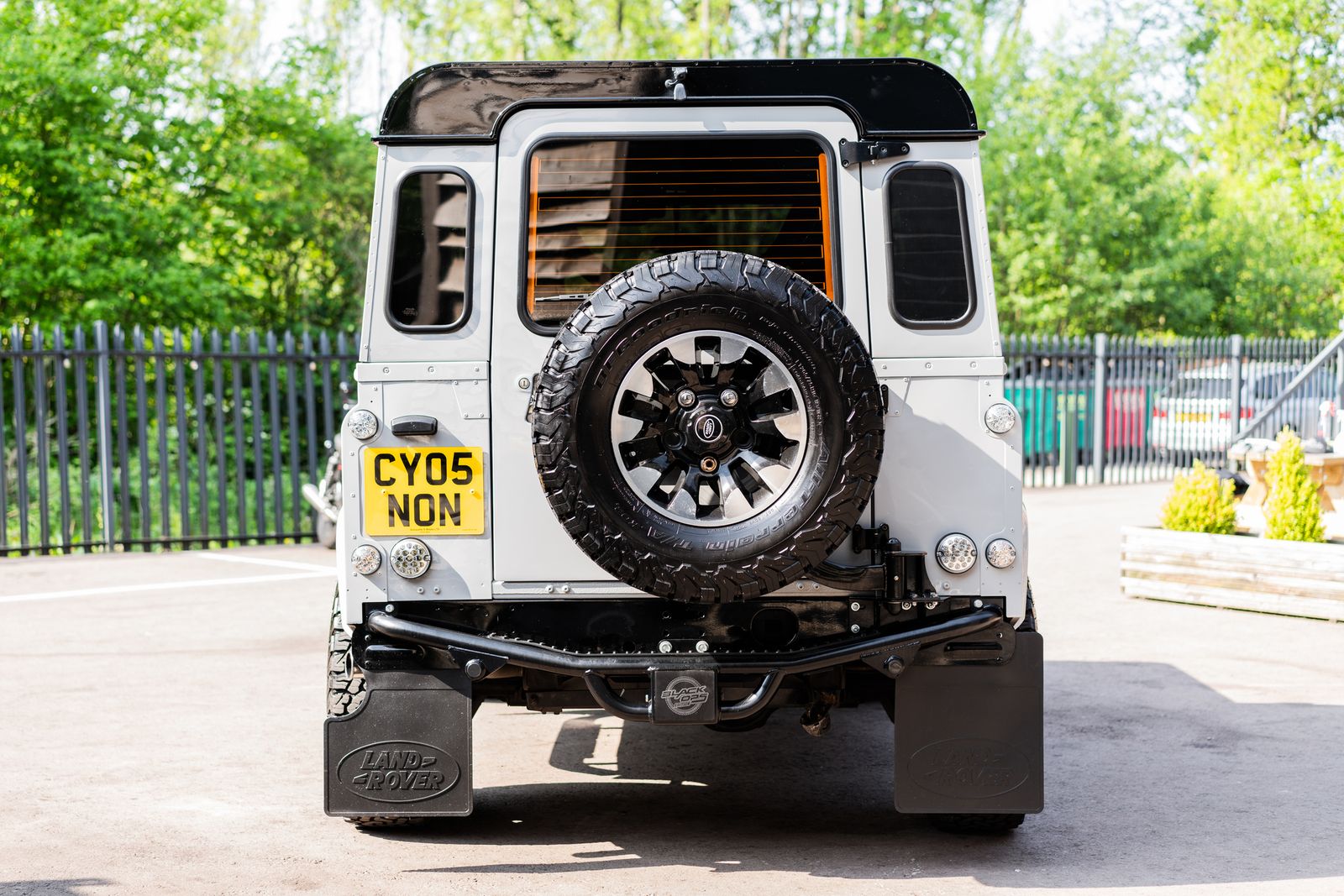Land Rover Defender 90