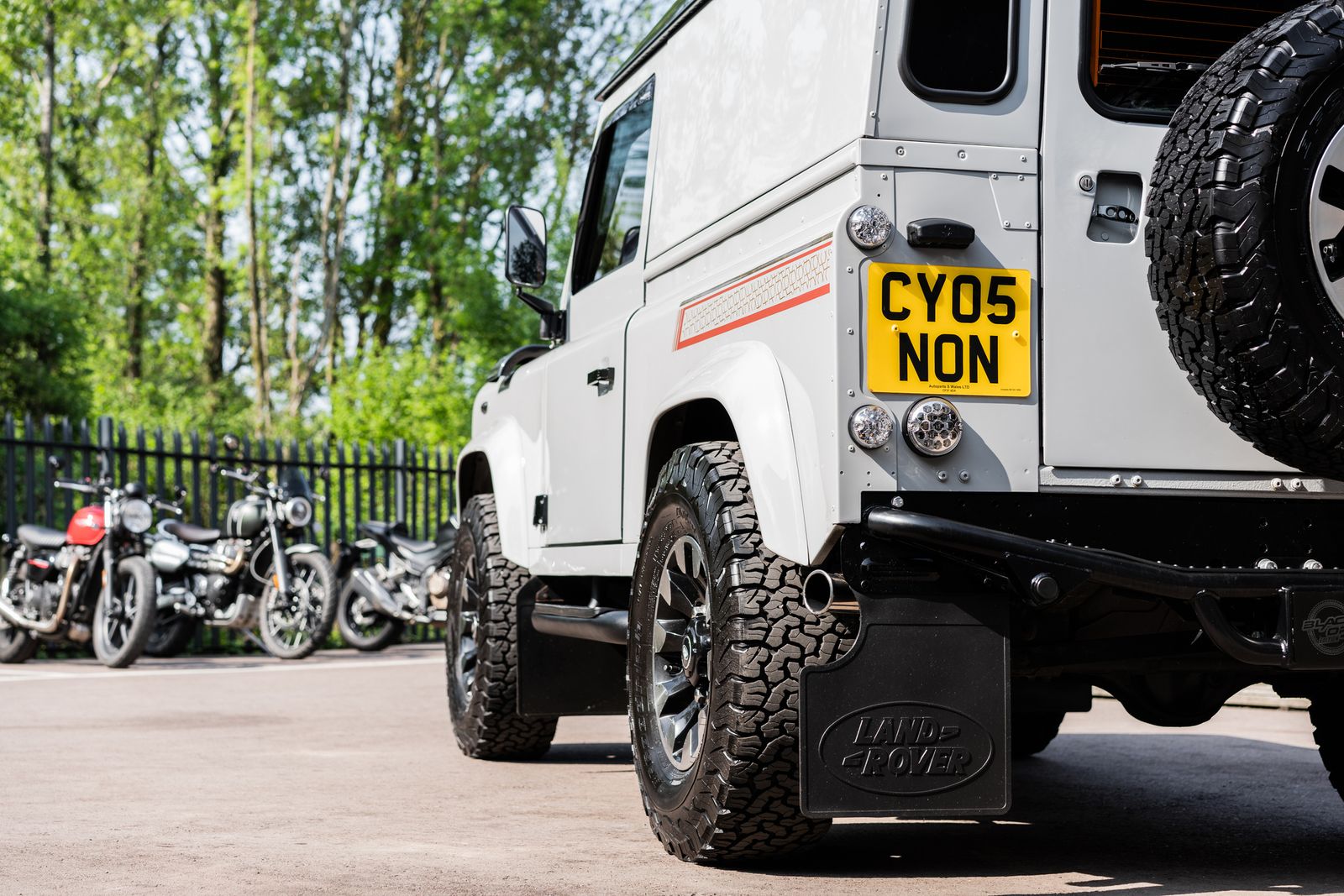 Land Rover Defender 90