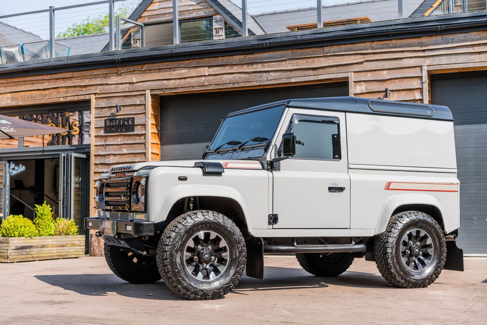 Land Rover Defender 90