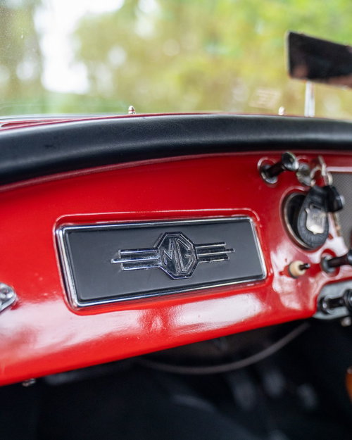 MG Roadster 16