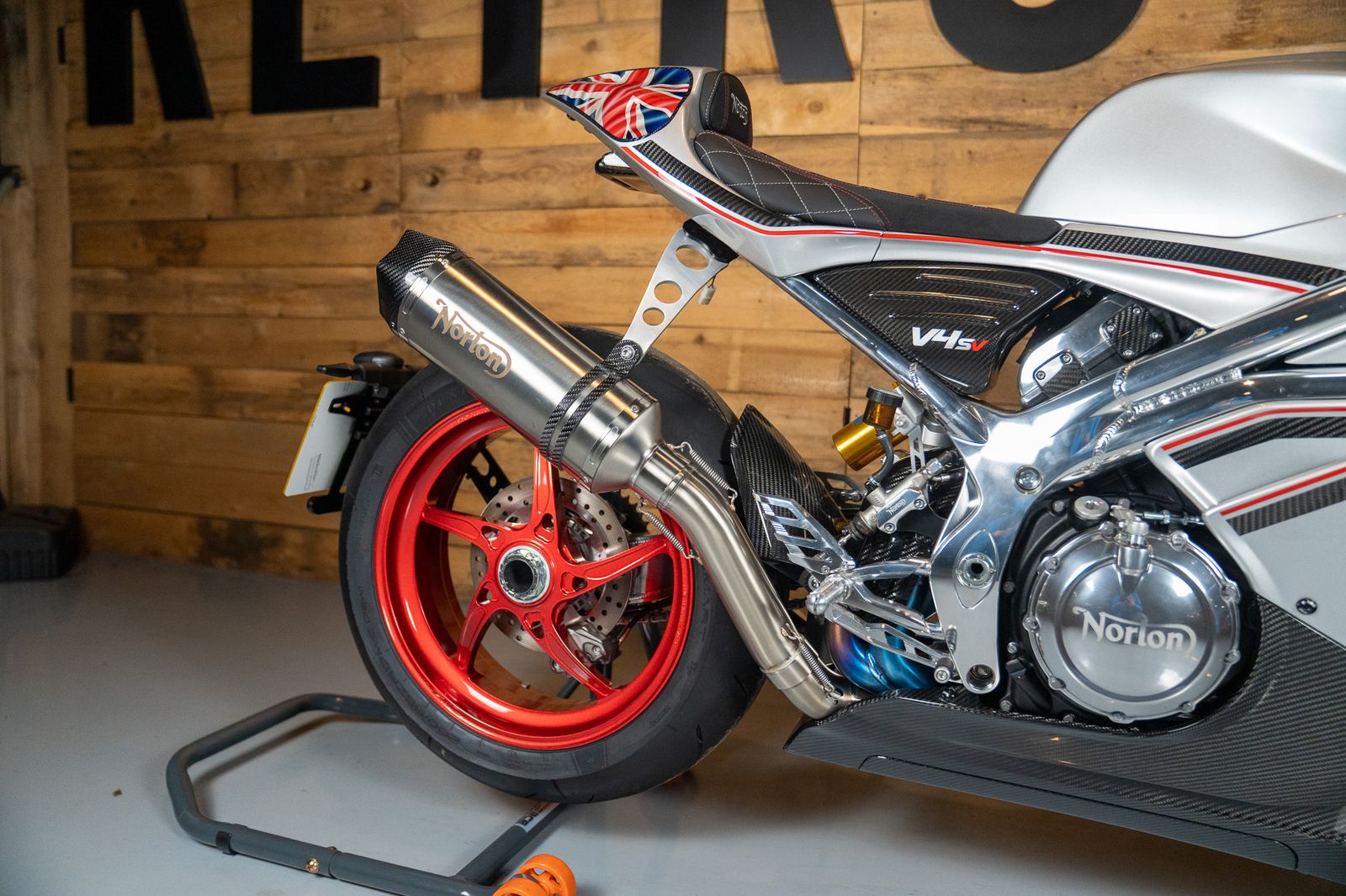 Norton V4 sv