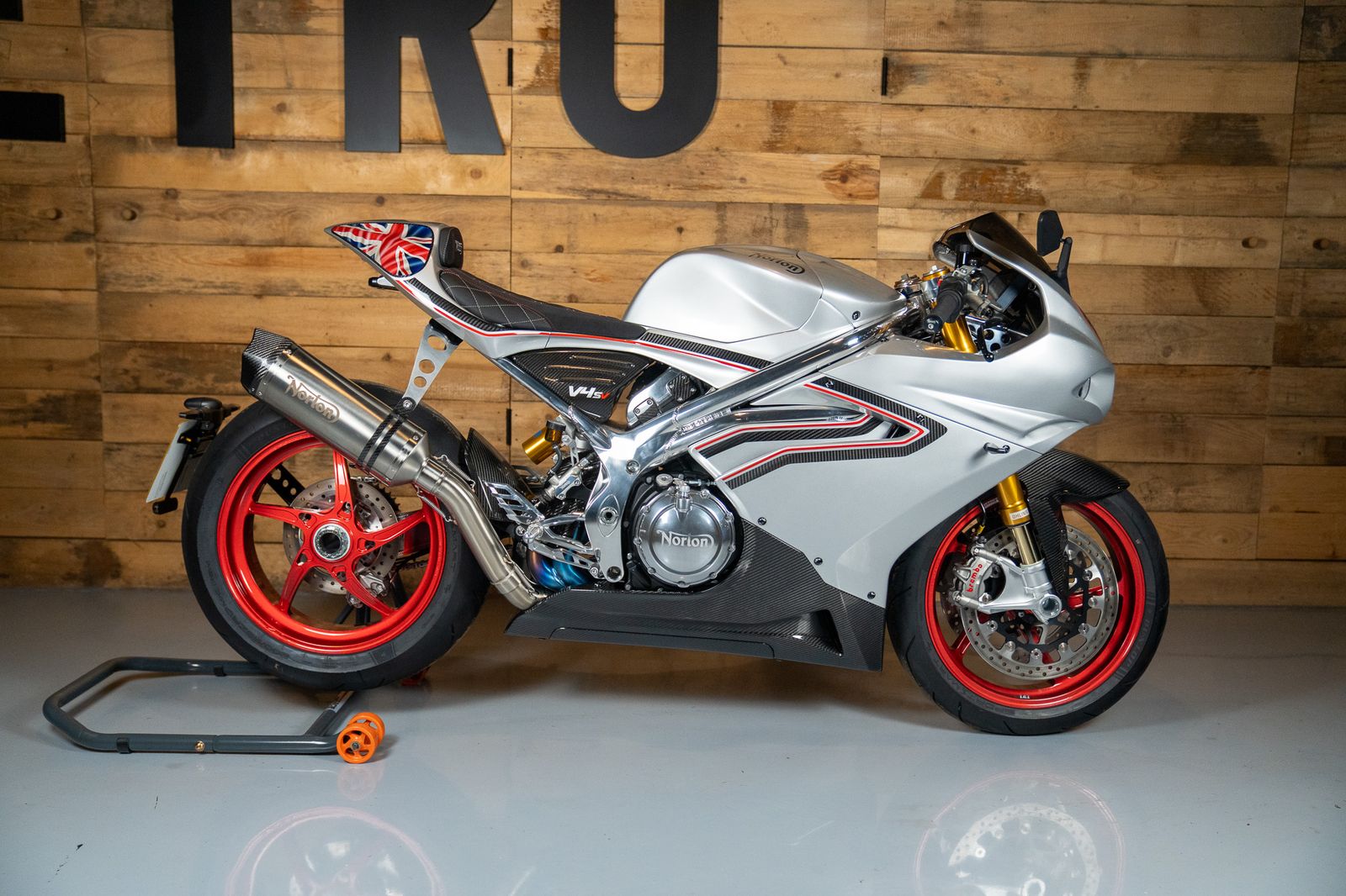Norton V4 sv
