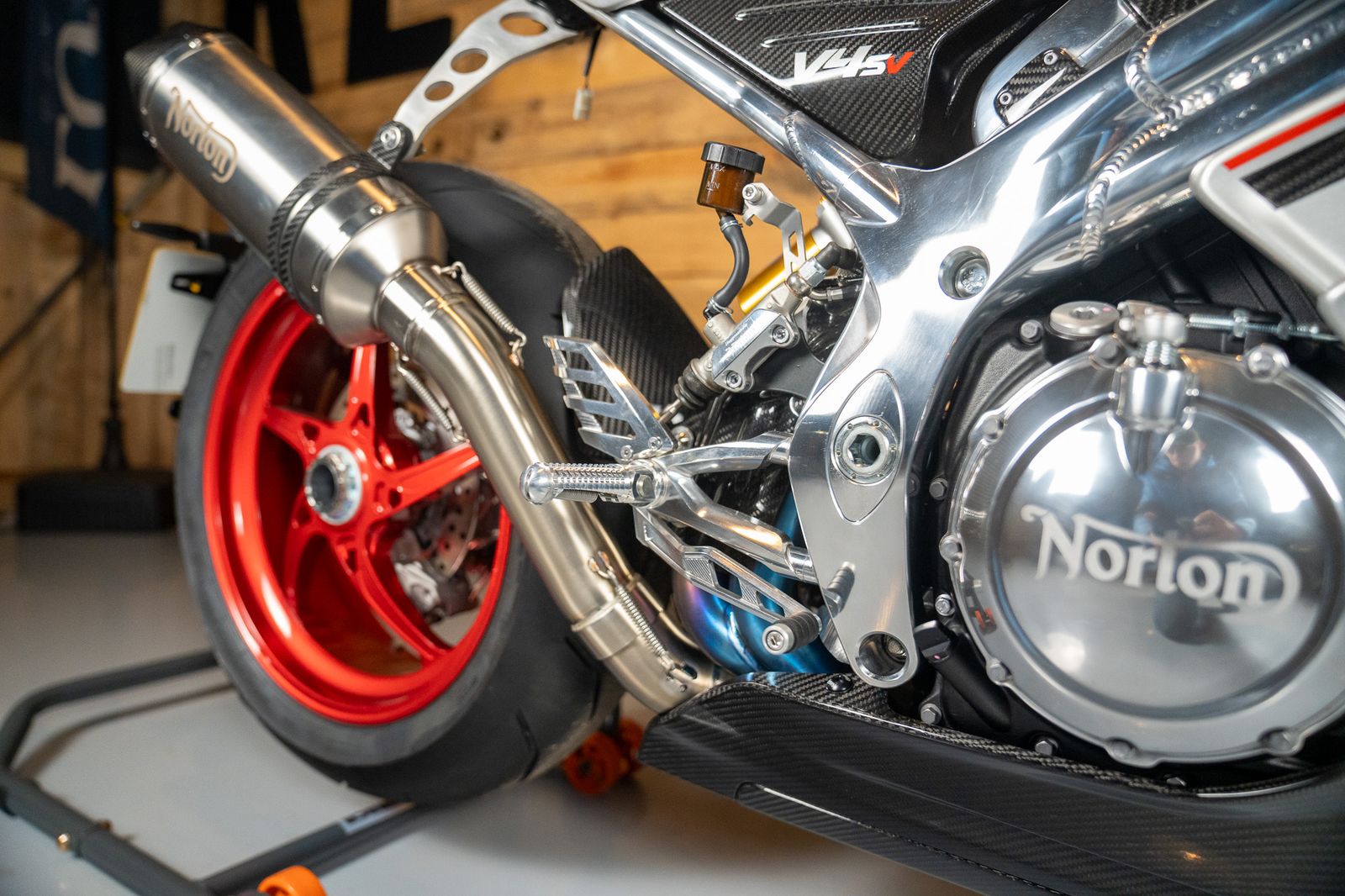 Norton V4 sv