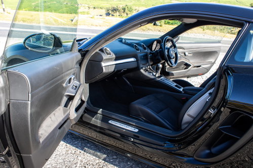 Porsche 718 Cayman 13