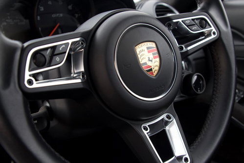 Porsche 718 Cayman 31