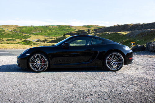 Porsche 718 Cayman 2