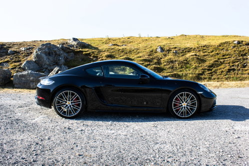 Porsche 718 Cayman 6