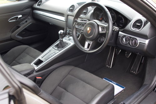 Porsche 718 Cayman 2