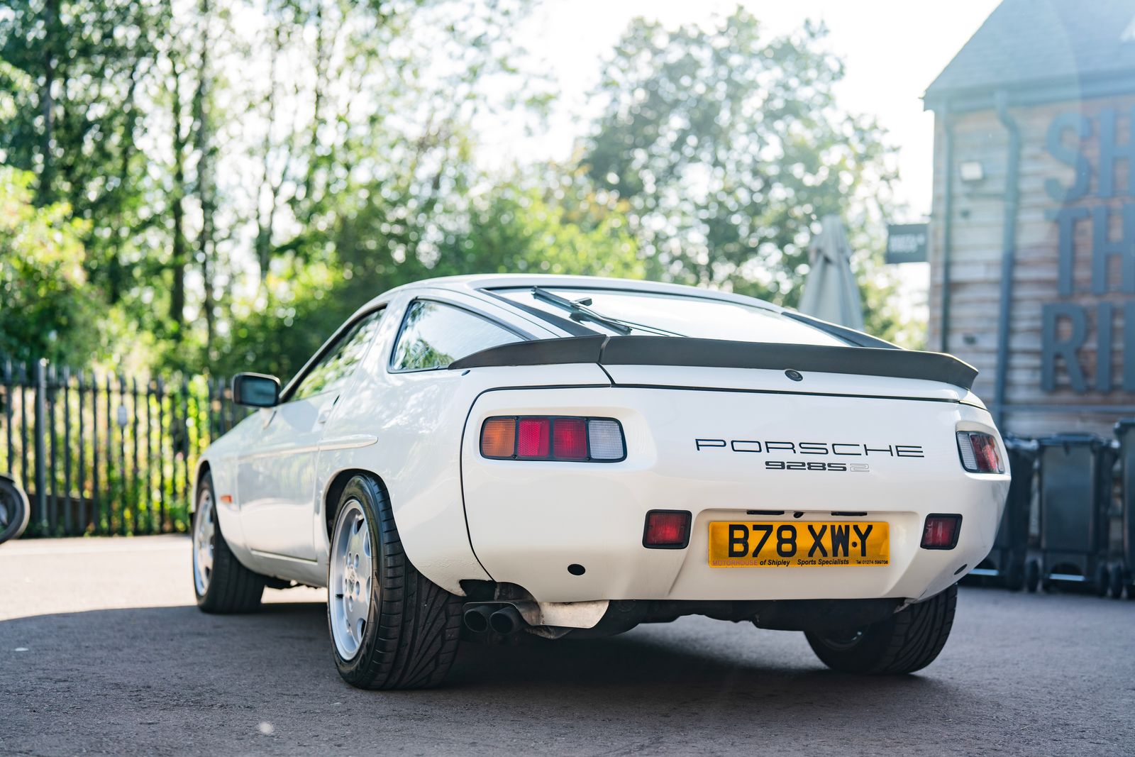 Porsche 928