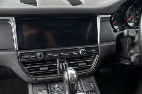 Porsche Macan 19