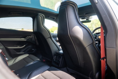 Porsche Taycan 25