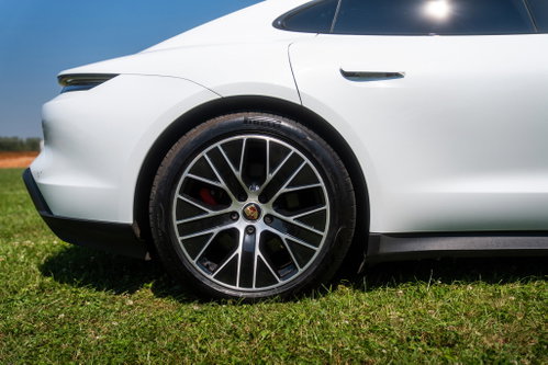 Porsche Taycan 14