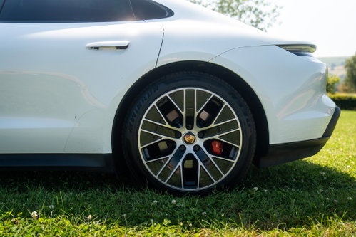 Porsche Taycan 16