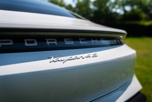 Porsche Taycan 12