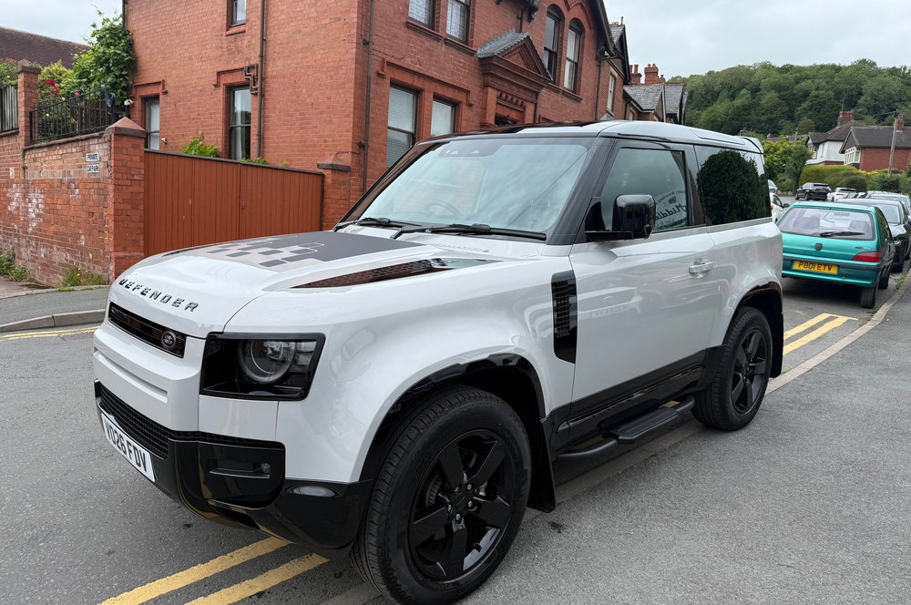 Land Rover Defender 90