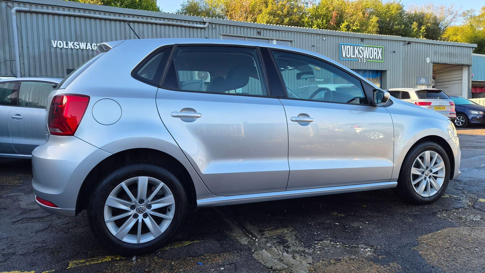 Volkswagen Polo 1.0 BlueMotion Tech SE Euro 6 (s/s) 5dr 5dr Manual 2016