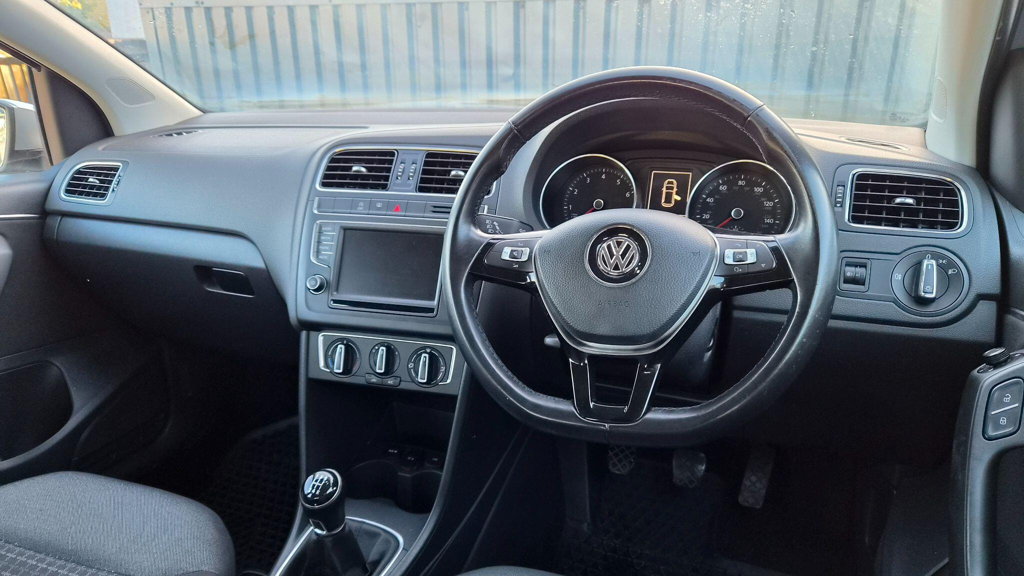 Volkswagen Polo 1.0 BlueMotion Tech SE Euro 6 (s/s) 5dr 5dr Manual 2016