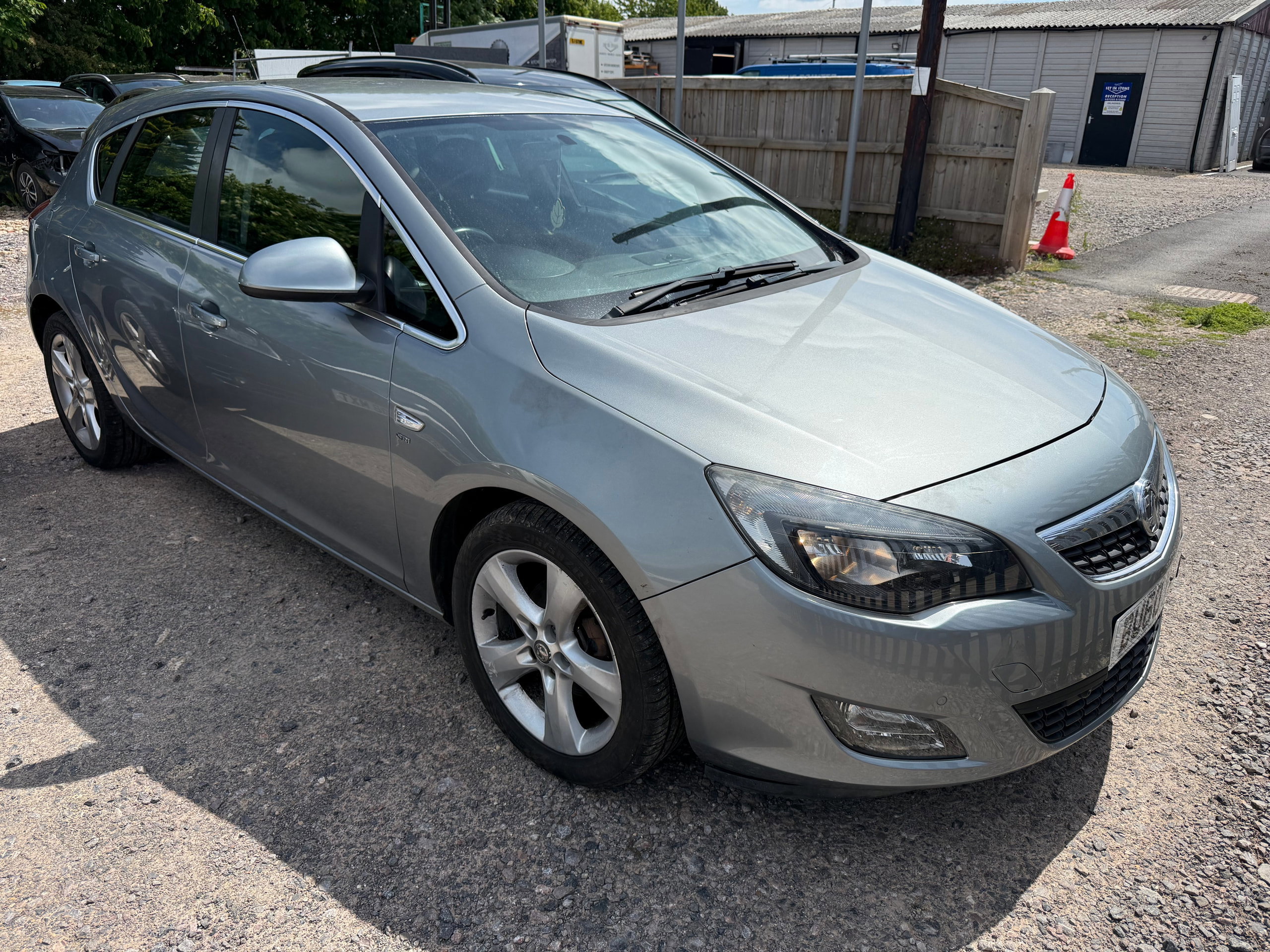 Vauxhall Astra 1.6 16v SRi Hatchback 5dr Petrol Auto Euro 5 (115 ps) 5dr Automatic 2010