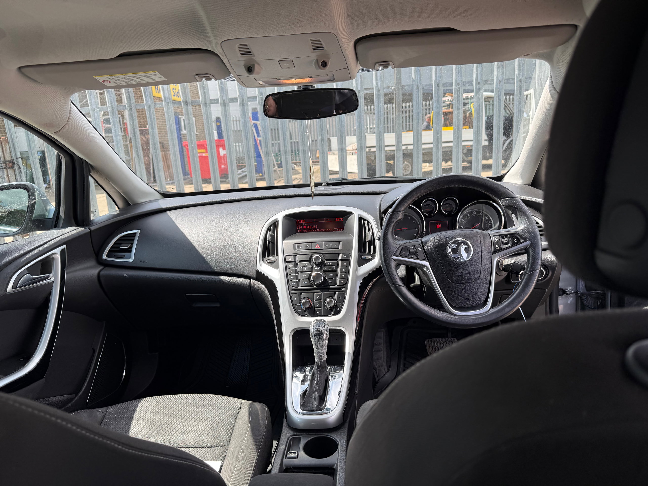 Vauxhall Astra 1.6 16v SRi Hatchback 5dr Petrol Auto Euro 5 (115 ps) 5dr Automatic 2010