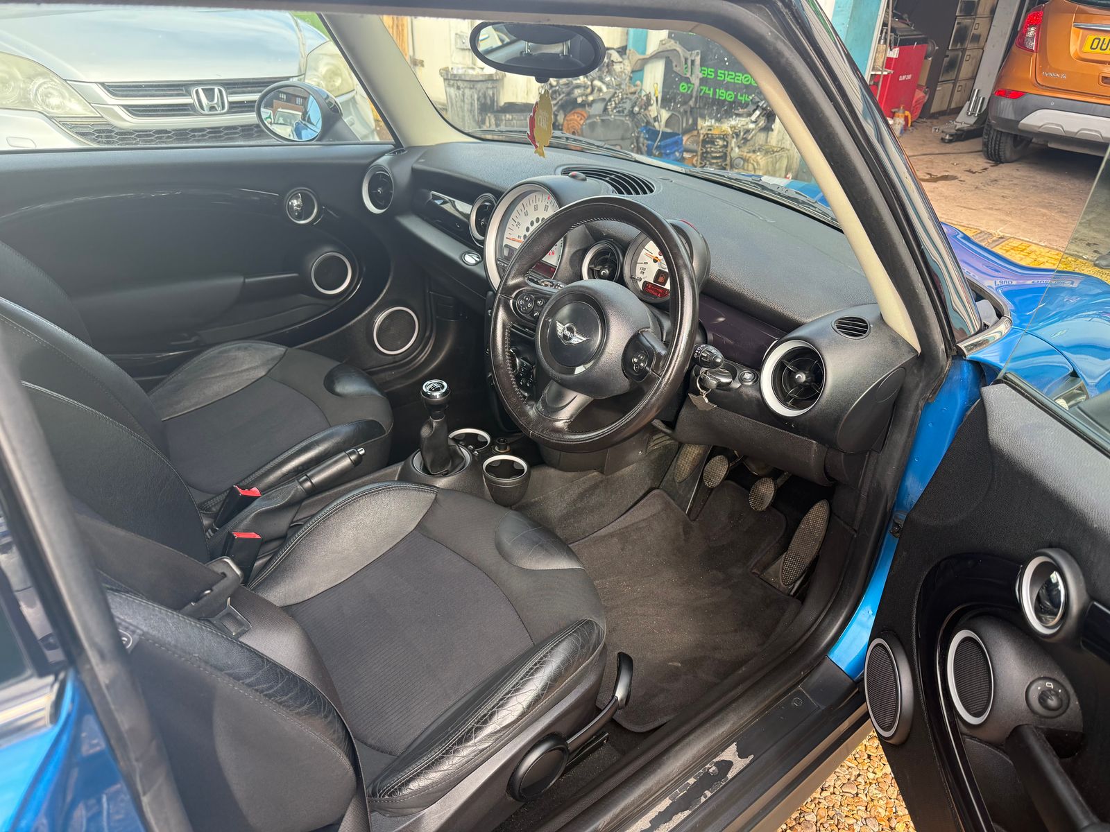 MINI Hatch 1.6 Cooper Pimlico Hatchback 3dr Petrol Manual Euro 5 (s/s) (122 ps) 3dr Manual 2011