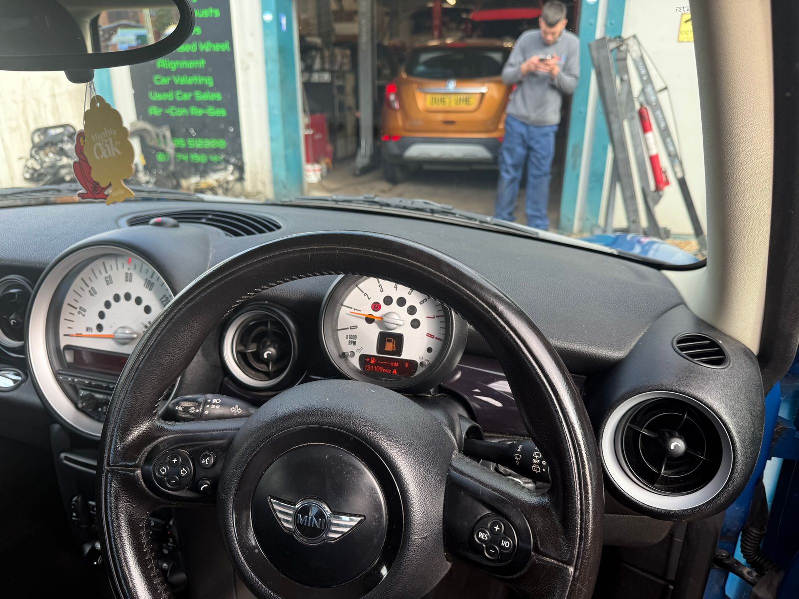 MINI Hatch 1.6 Cooper Pimlico Hatchback 3dr Petrol Manual Euro 5 (s/s) (122 ps) 3dr Manual 2011