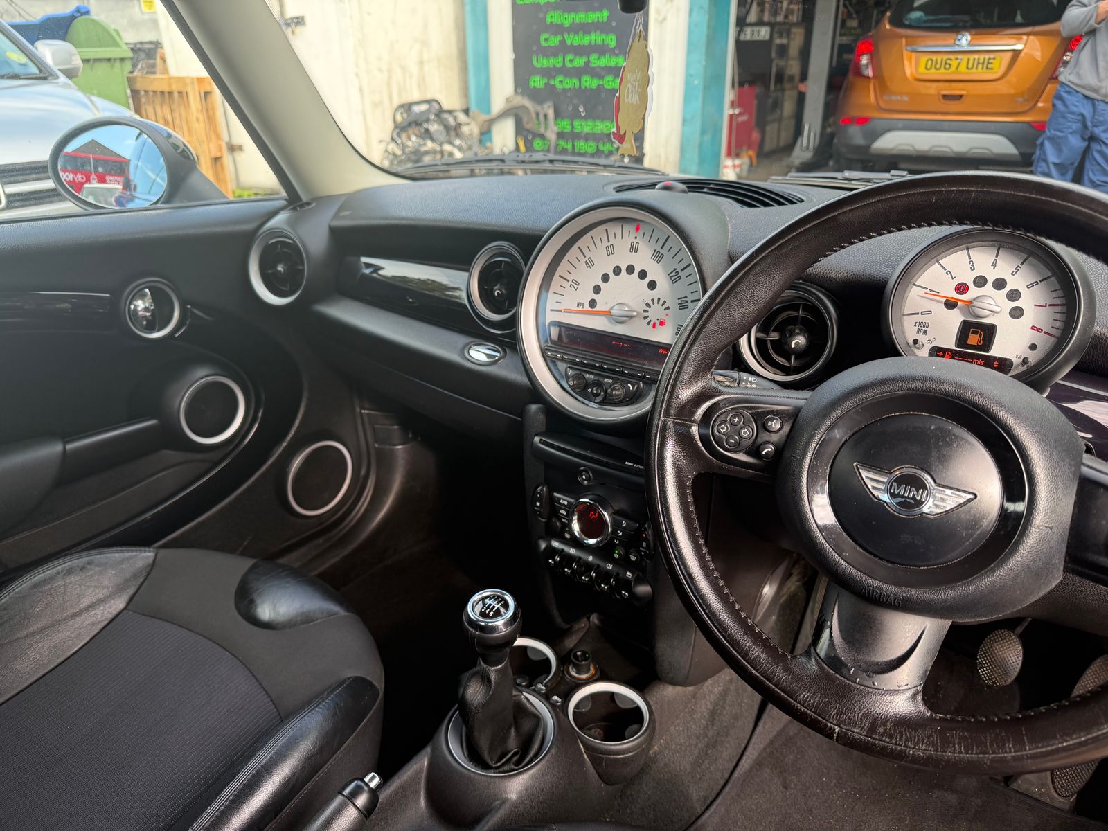 MINI Hatch 1.6 Cooper Pimlico Hatchback 3dr Petrol Manual Euro 5 (s/s) (122 ps) 3dr Manual 2011