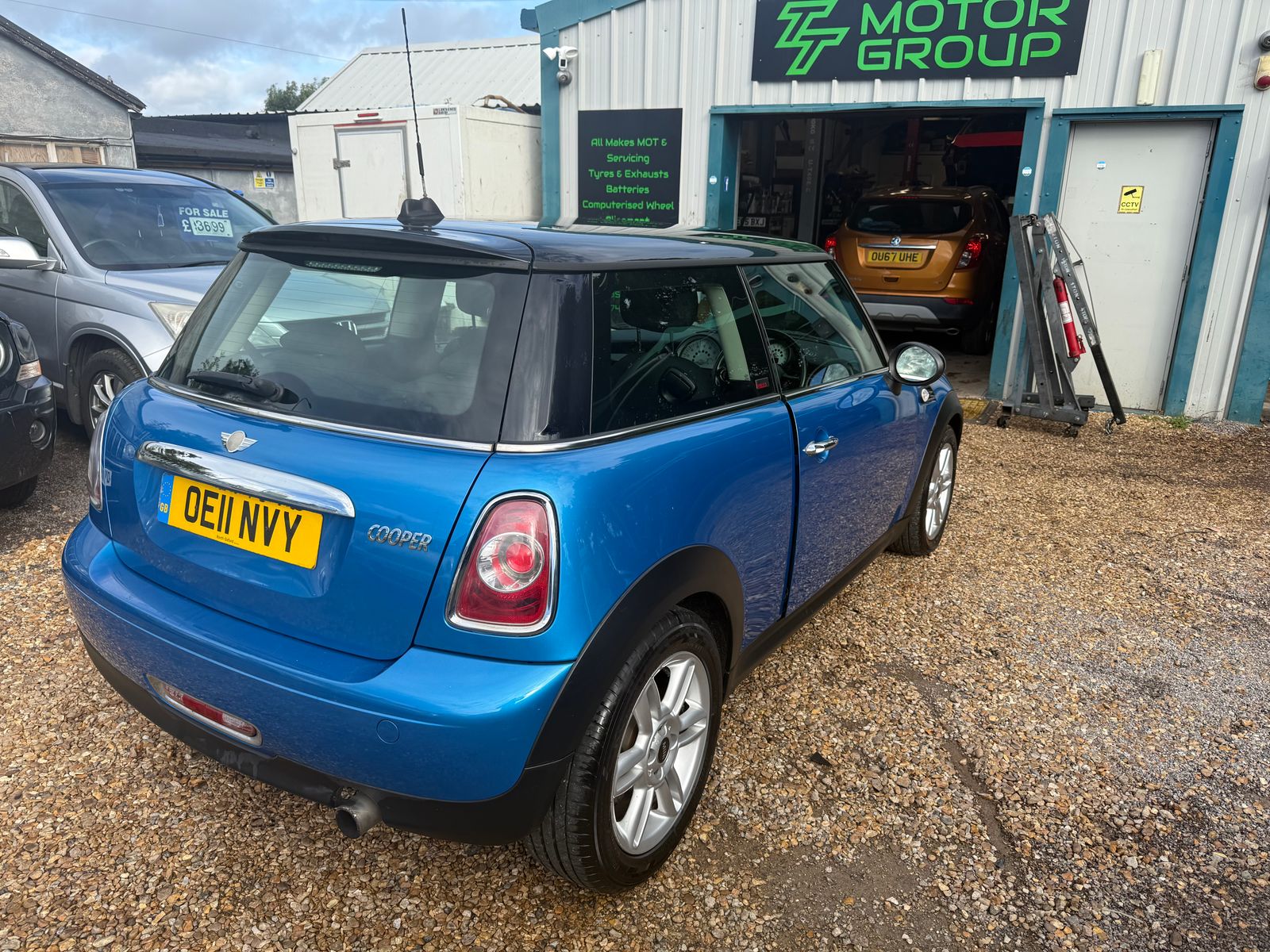 MINI Hatch 1.6 Cooper Pimlico Hatchback 3dr Petrol Manual Euro 5 (s/s) (122 ps) 3dr Manual 2011