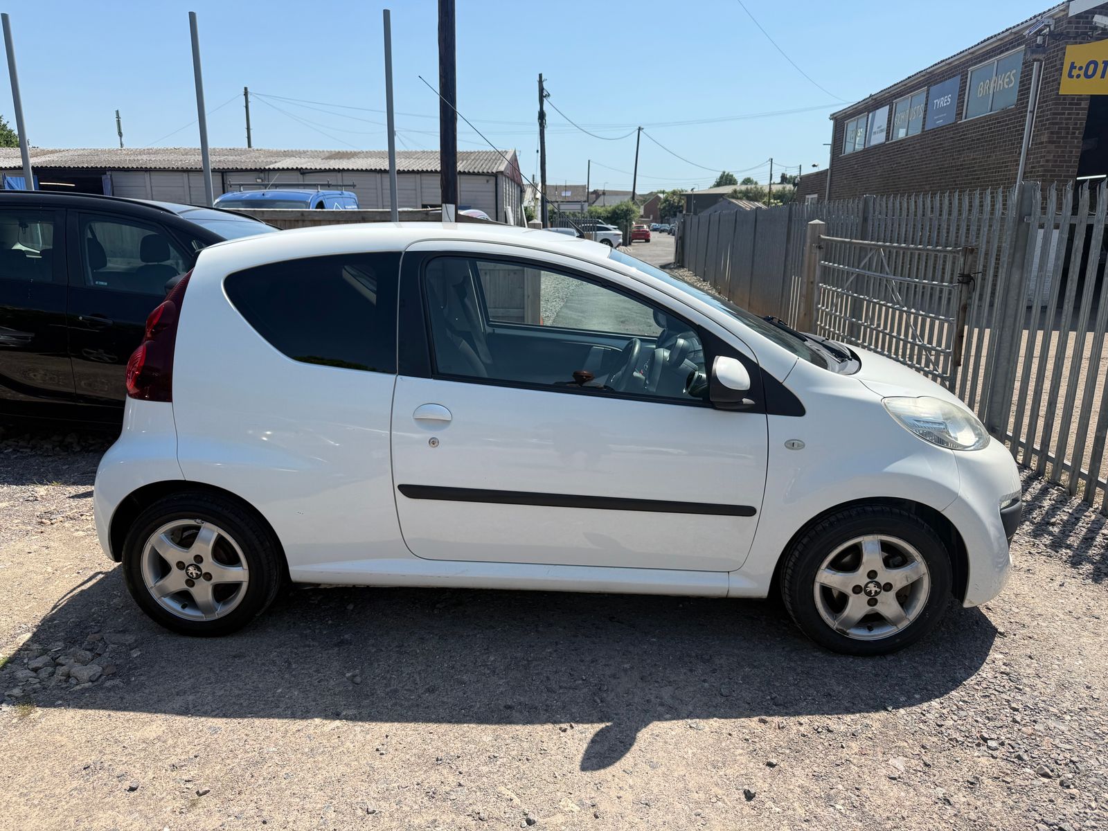 Peugeot 107 1.0 12V Allure Hatchback 3dr Petrol Manual Euro 5 (68 ps) 3dr Manual 2012