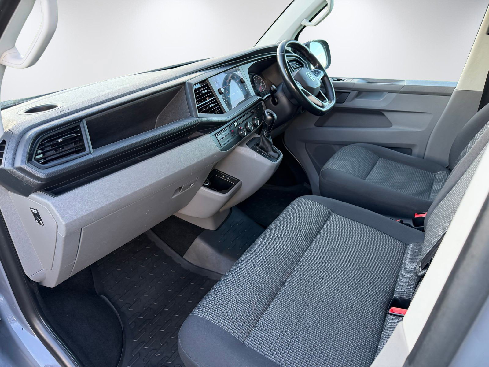 Volkswagen Transporter 2.0 BiTDI T32 Highline Kombi Double Cab 5dr Diesel DSG FWD LWB High Roof Euro 6 (s/s) (204 ps) 5dr Automatic 2026
