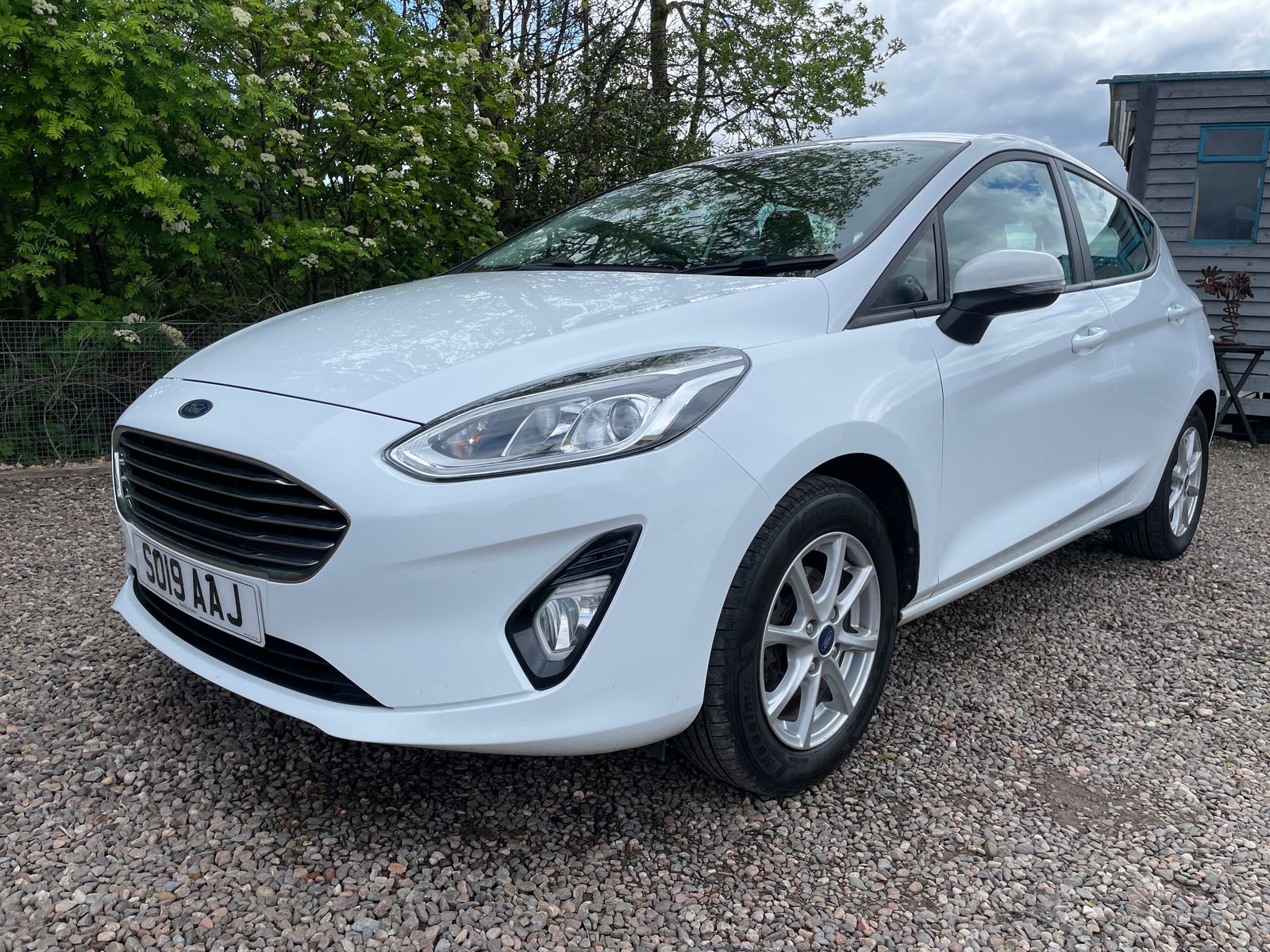 2019 Ford Fiesta 1.0T EcoBoost Zetec Euro 6 (s/s) 5dr, exterior view 2
